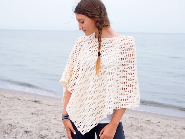 Waves Women Poncho – Share a Pattern