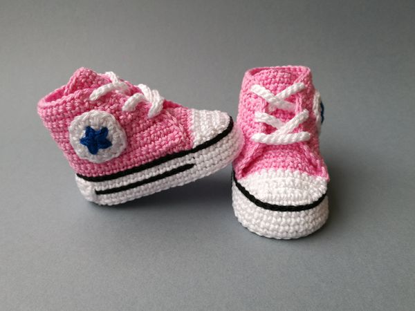 crochet all star baby booties
