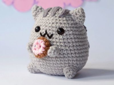 crochet Pusheen with Donut free pattern