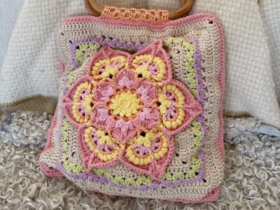 crochet Blooming Lotus Tote Bag free pattern
