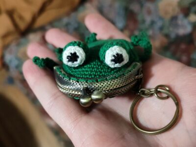 crochet Frog Coin Purse free parrern