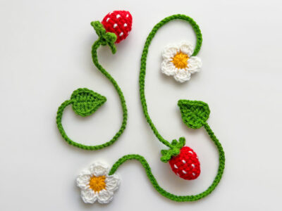 crochet Strawberry Bookmark free pattern