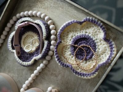 crochet Flower Jewelry Tray free pattern