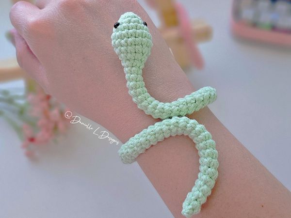 crochet Snake Bracelet easy pattern