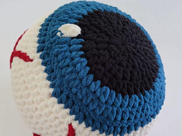 crochet Spooky Eyeball Squish free pattern